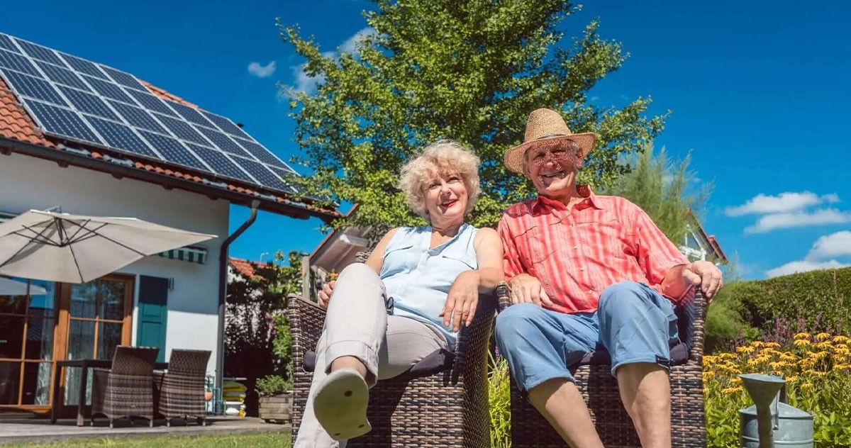 info-Seniors and solar panels-1200-632 info-Seniors and solar panels-1200-632